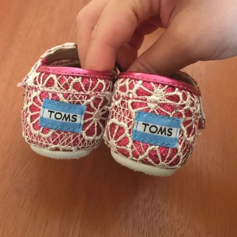🎉Last Price 🎉Toms shoes👧 - Picture 4 of 4